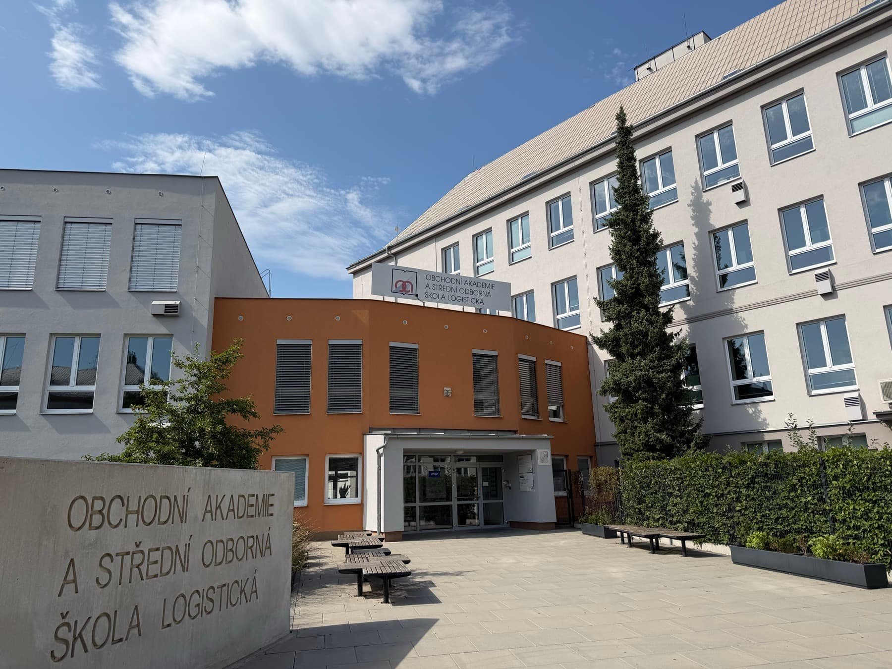 Hlavní budova OA a SOŠL Opava v ulici Hany Kvapilové